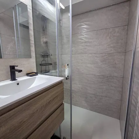 En Mezzanine, Parking - 4 Pers., Cap D'agde - Fr-1-880-97 Agde